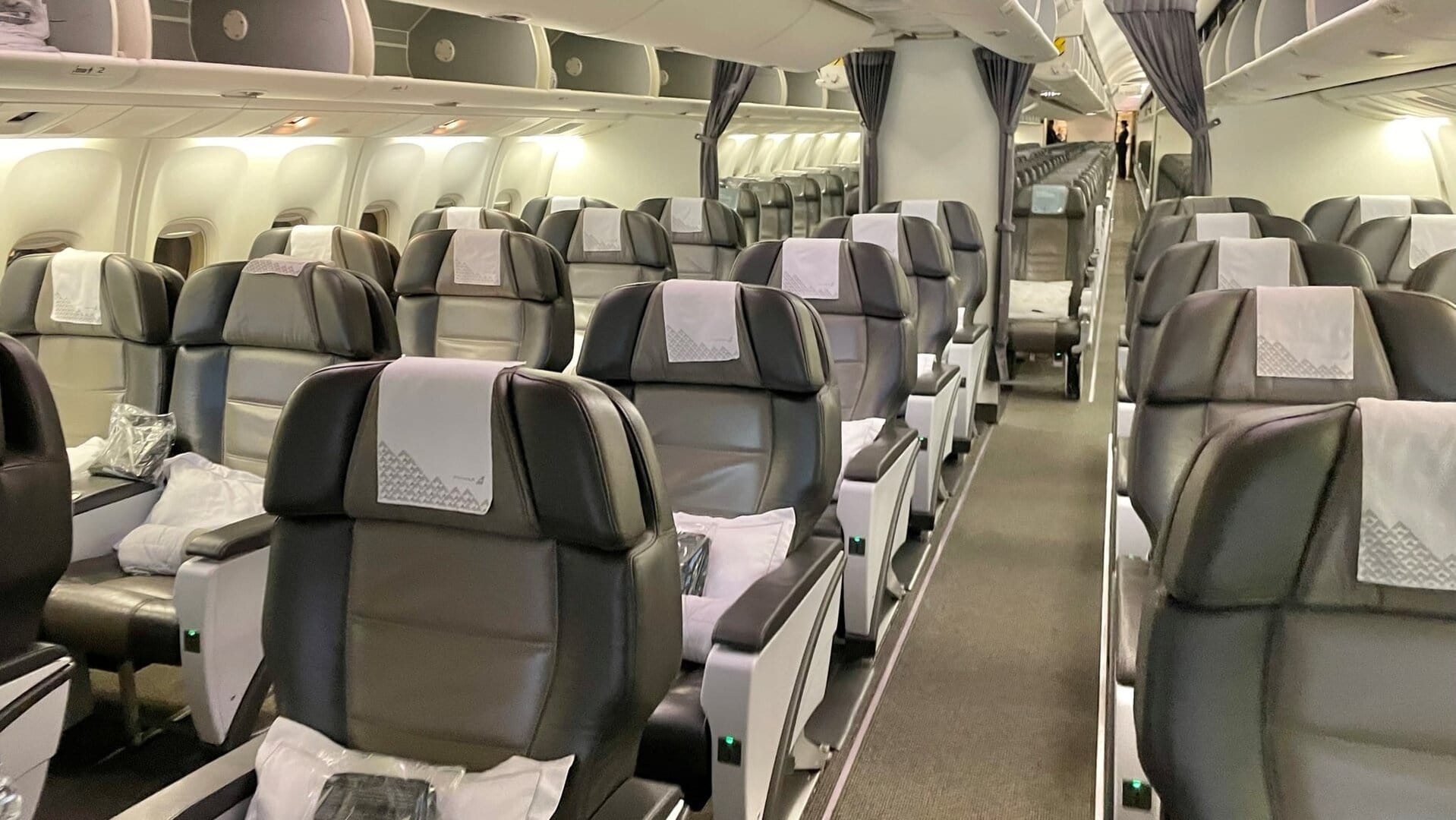 Airline review Cabin & Seat - Icelandair - 6