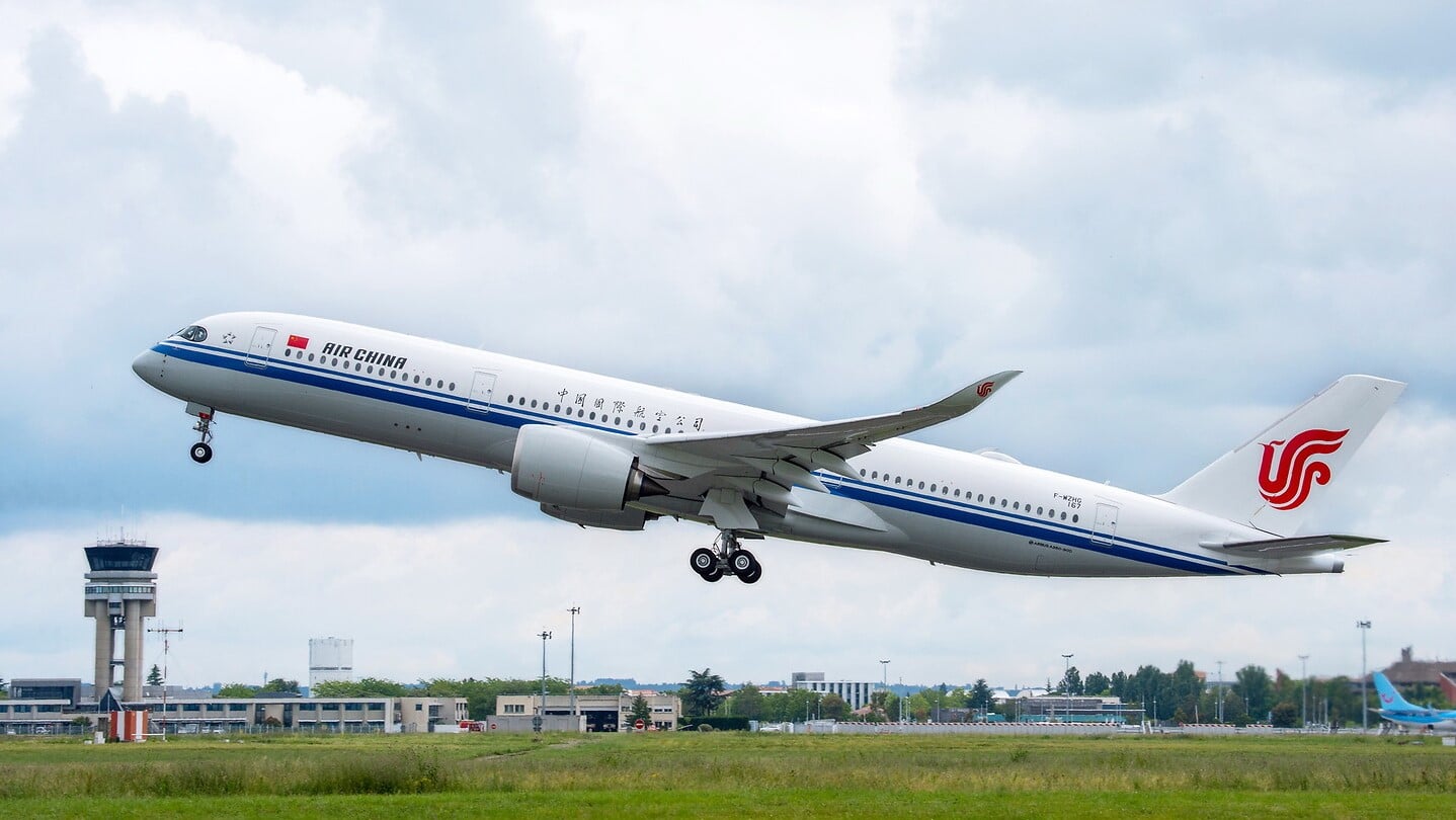 Air China unveils A350 Business Class "mini-suite"