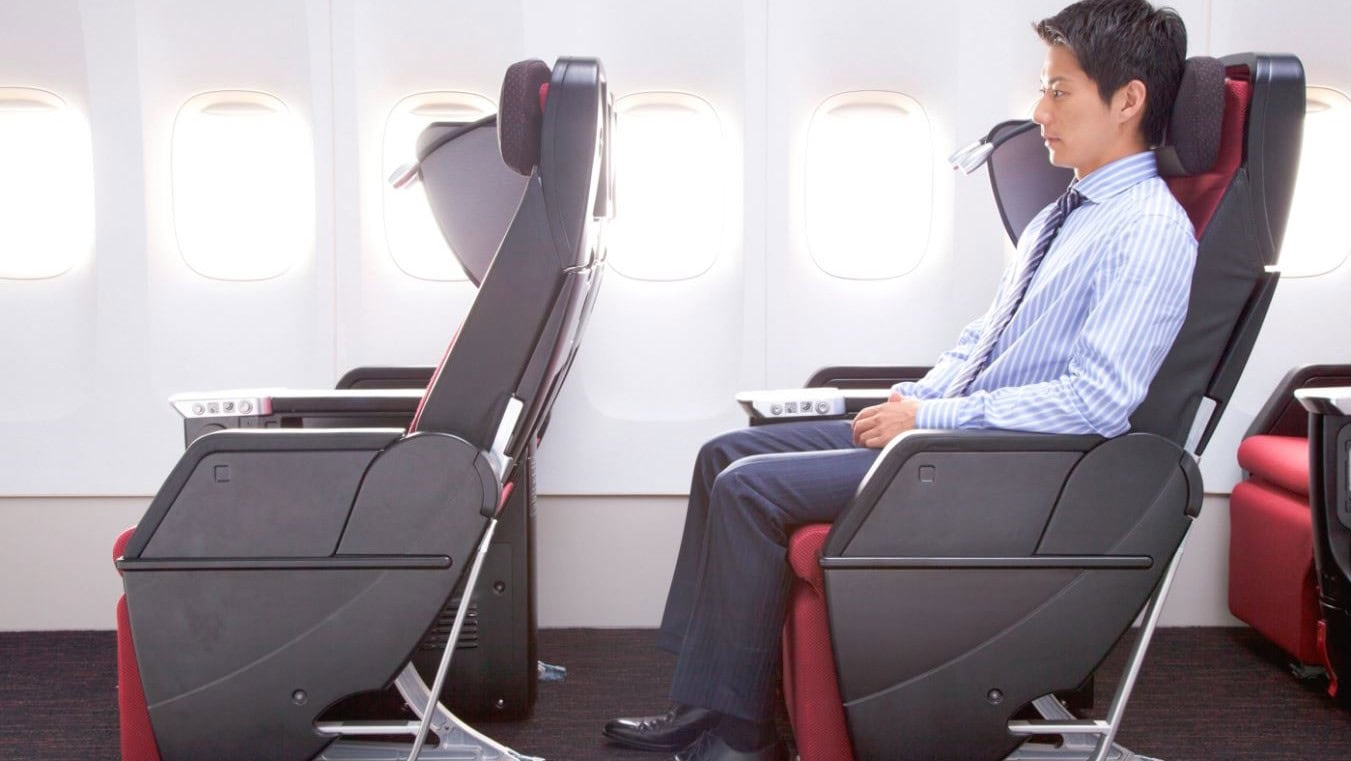 Airline review Cabin & Seat - Japan Airlines - 3