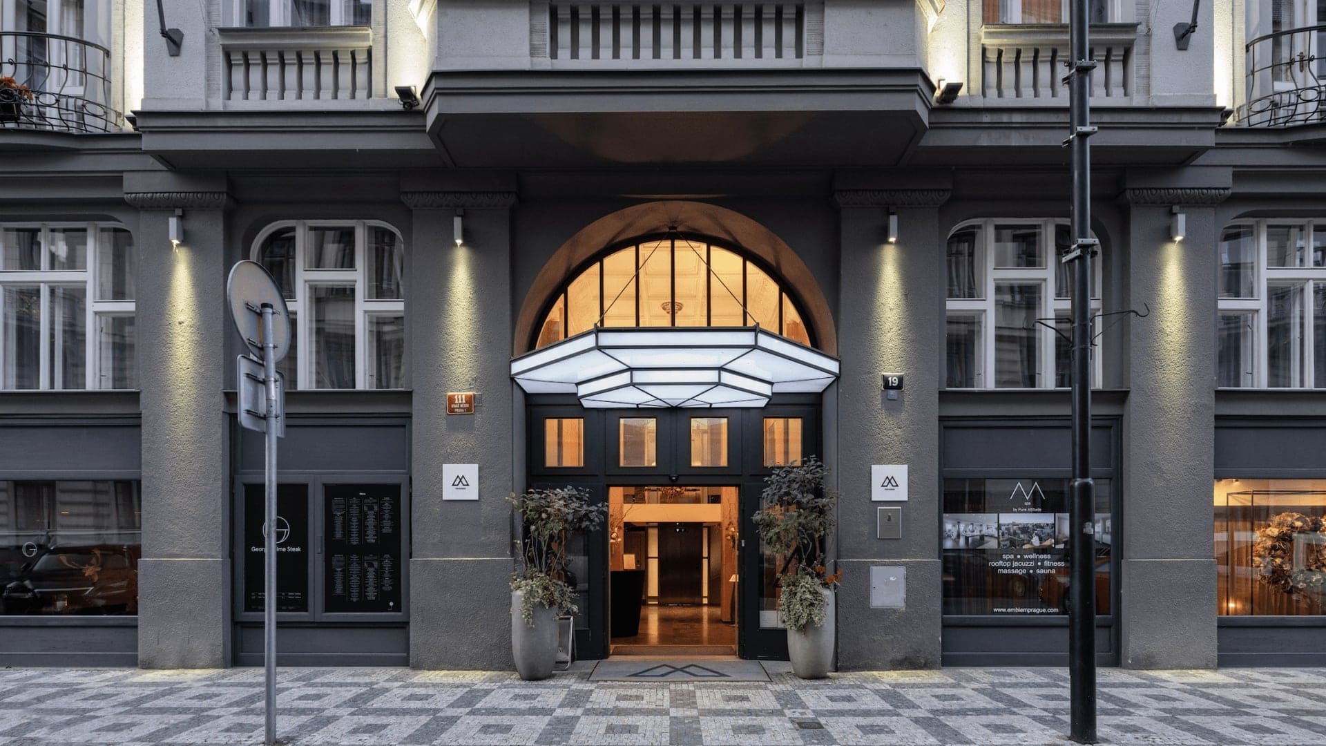 Emblem Hotel 