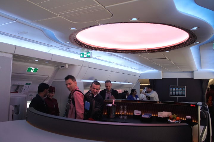 Et første kig: Qatar Airways business class og economy class på den nye Airbus A350 - Loungeområde i business class