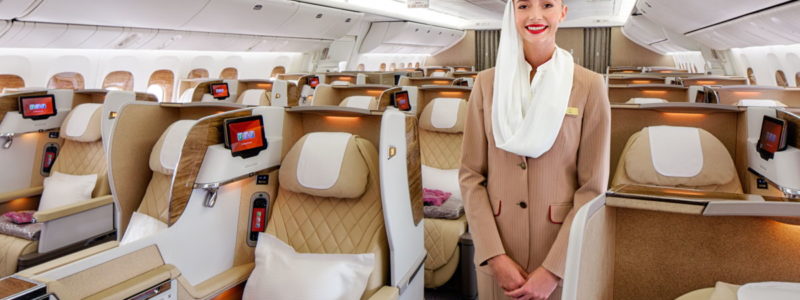 Emirates visar upp sina nya säten i affärsklass på sina B777-200LR