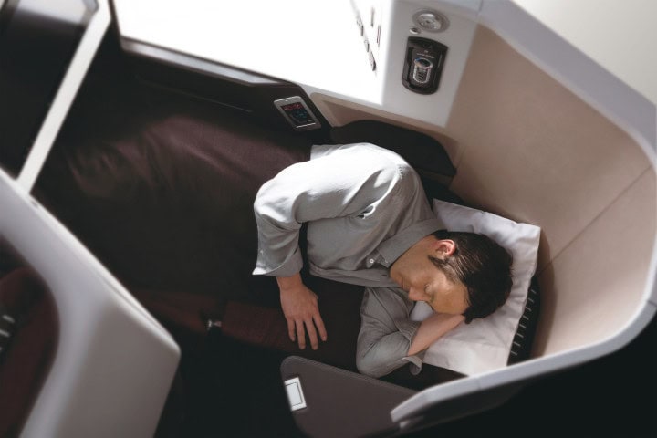 New business class seats on Japan Airlines' Boeing 777-200ER - 3