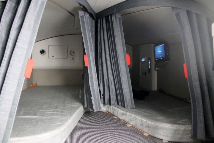 Kig ind i verdens nyeste passagerfly – Airbus A350 - Besætningens hvilerum - crew rest - 1