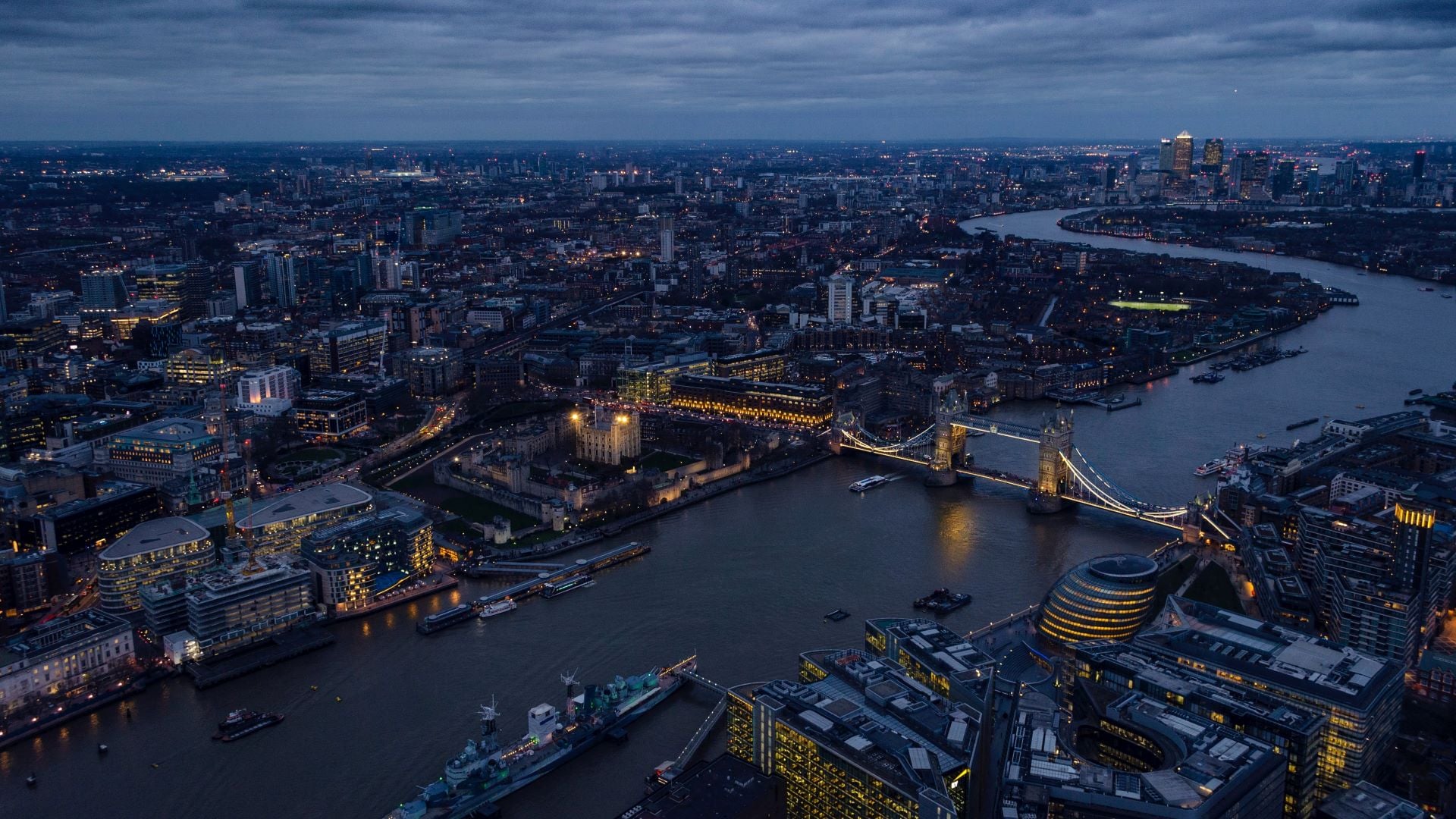 london at night time, london travel guide