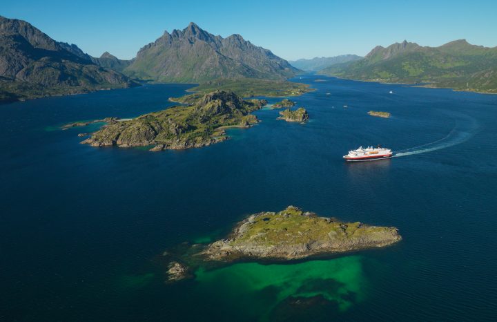 Hurtigruten seiler igjen, og vi sponser flybilletten! - 2