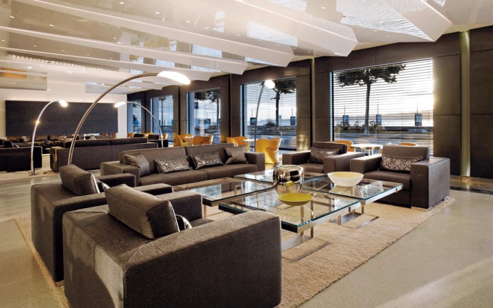 10 Ultra-Luxurious Hotel Rooms You Won’t Want To Leave - 12
