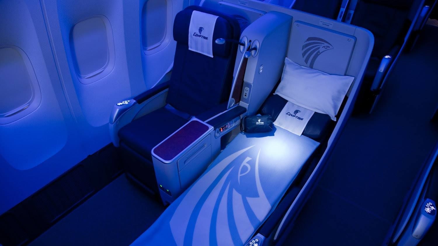 Airline review Cabin & Seat - Egyptair - 3