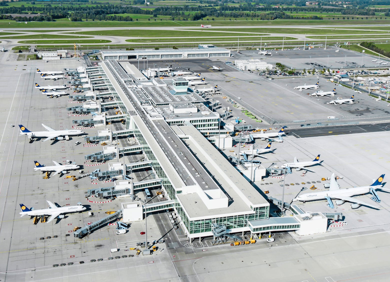 Reportage: Officiel åbning af nye satellit Terminal 2, München
