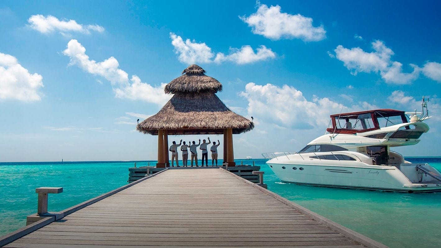 Boat arriving at Baros Maldives.