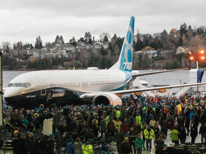 Boeing viser det første 737 MAX 8 frem - 3