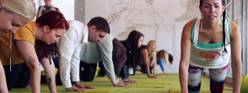 Stress ned og lad opp med Yoga på Frankfurt flyplass