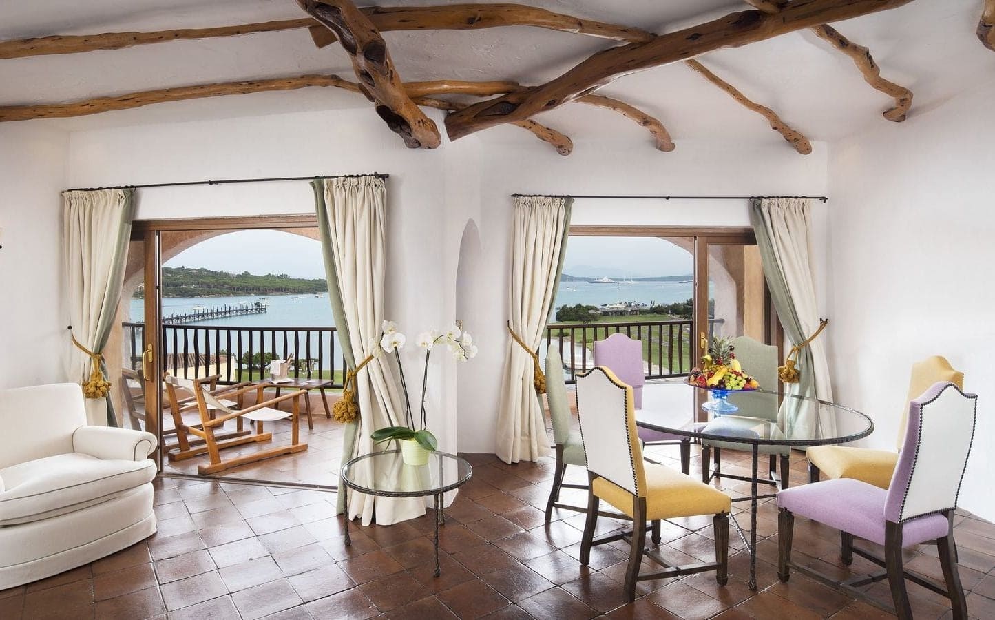 Ultra-Luxurious Hotel Rooms You Won’t Want To Leave - 8