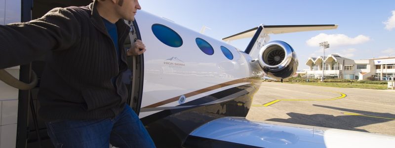 Förstaklass eller privat chartrat jetplan