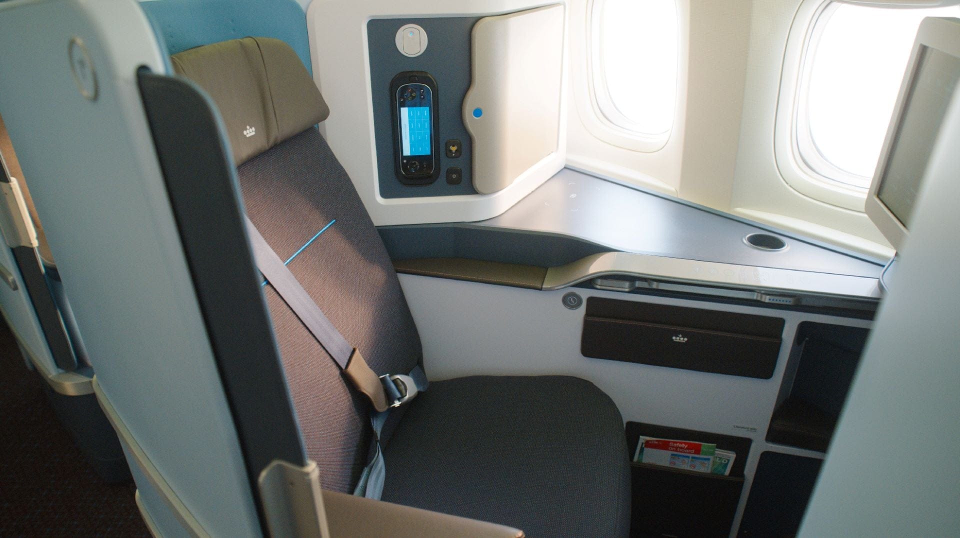 KLM unveils new Business Class seats on B777 fleet