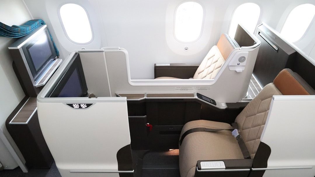 Airline review Cabin & Seat - Oman Air - 1