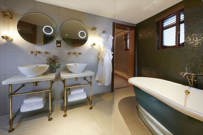 Fingal - A Luxury Floating Hotel - 16