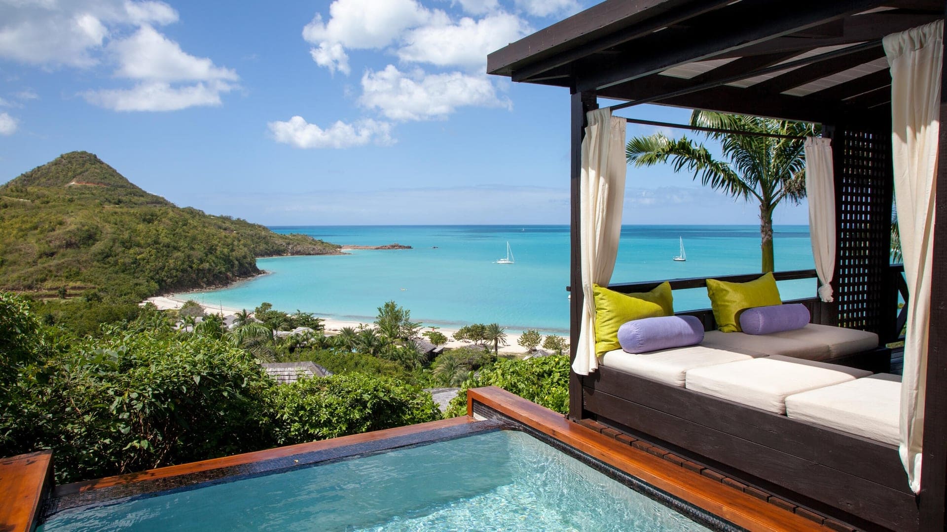 Rooftop with jazzuci and sunbed at Hermitage Bay