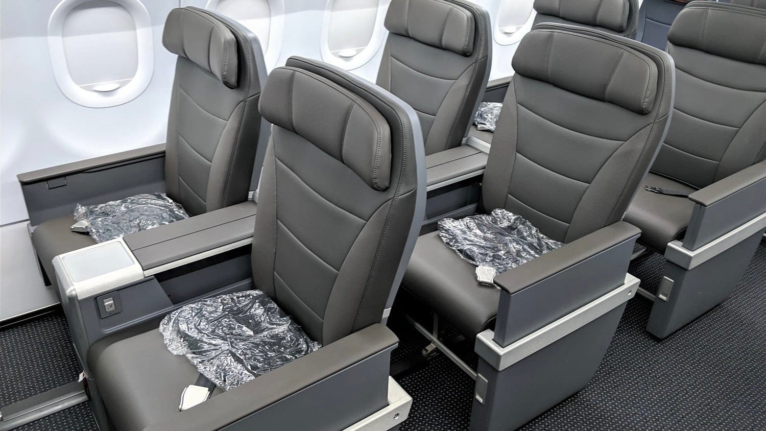 Airline review Short- & Medium-haul - American Airlines - 0