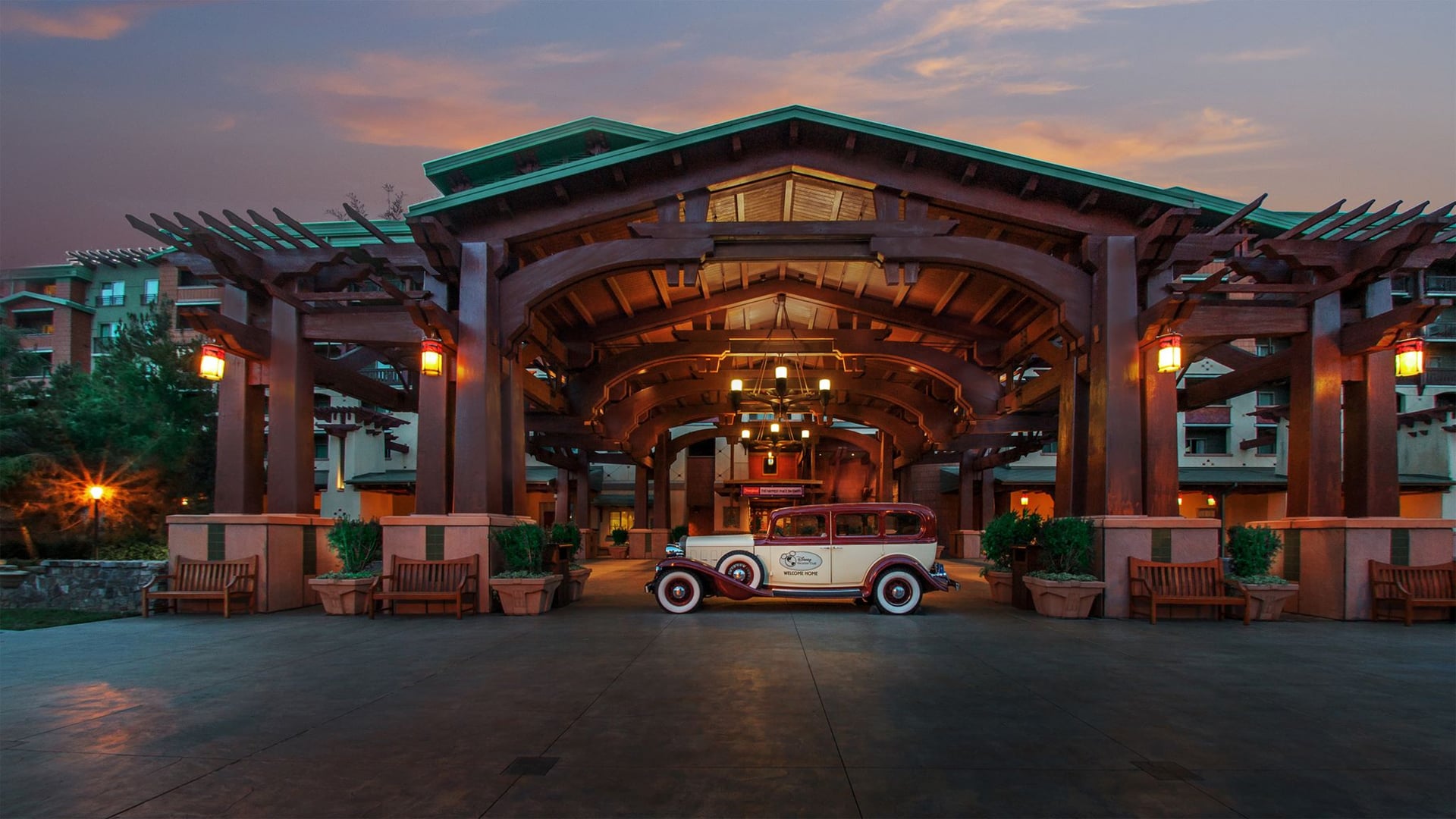 Hotels Toplists - 11 Best Disneyland Hotels in the World