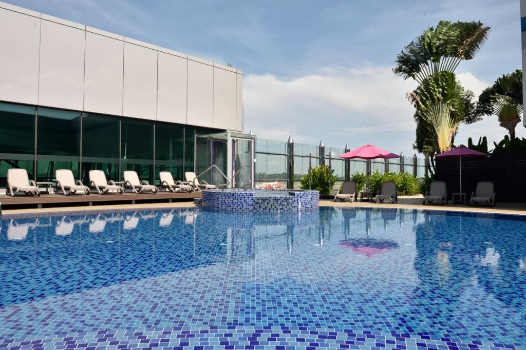World's first Aerotel transit hotel opens