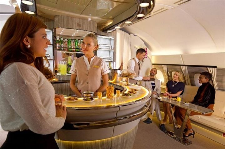 Emirates med opgraderet bar og lounge i luften - 3