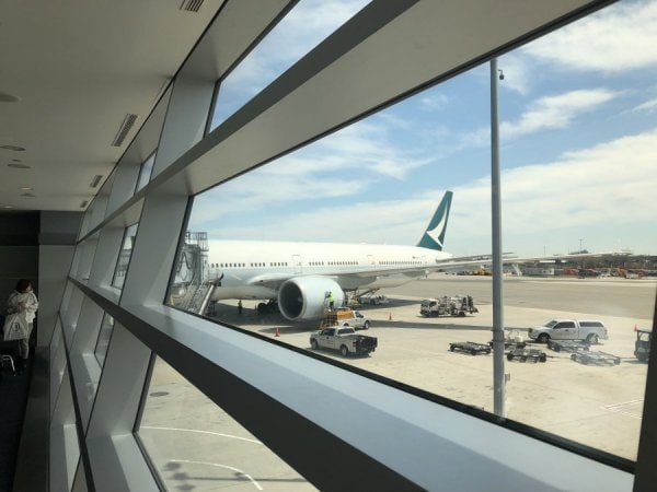 Medlemsanmeldelse: 16 timer Business Class med Cathay Pacific