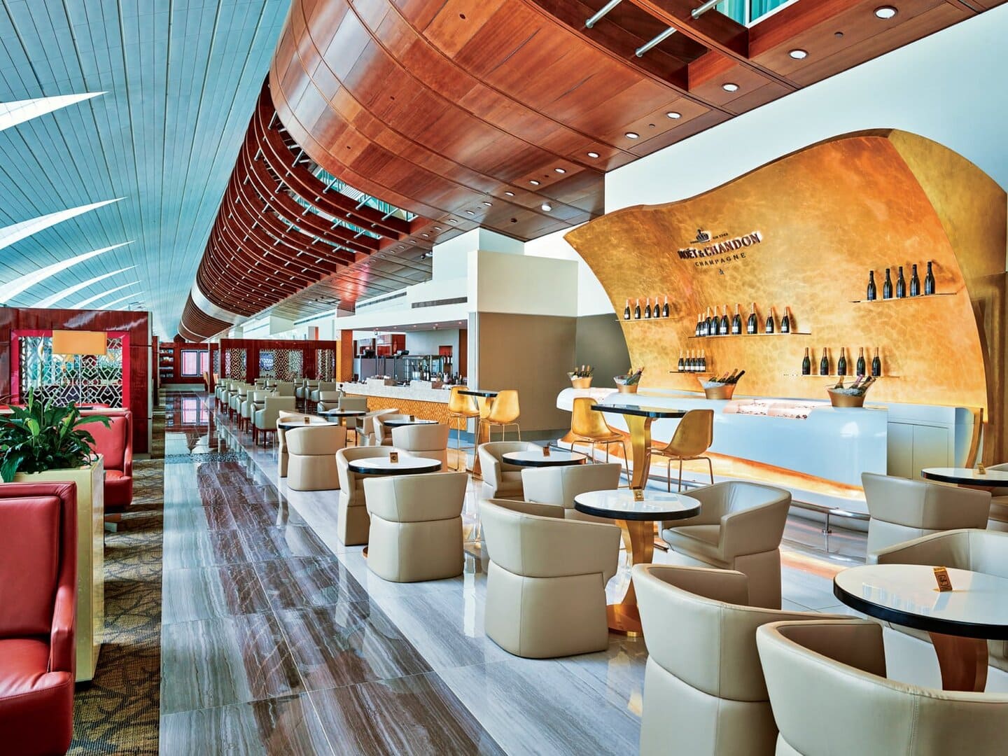 Betal deg inn i Emiratesloungene