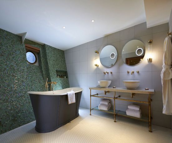 Fingal - A Luxury Floating Hotel - 17