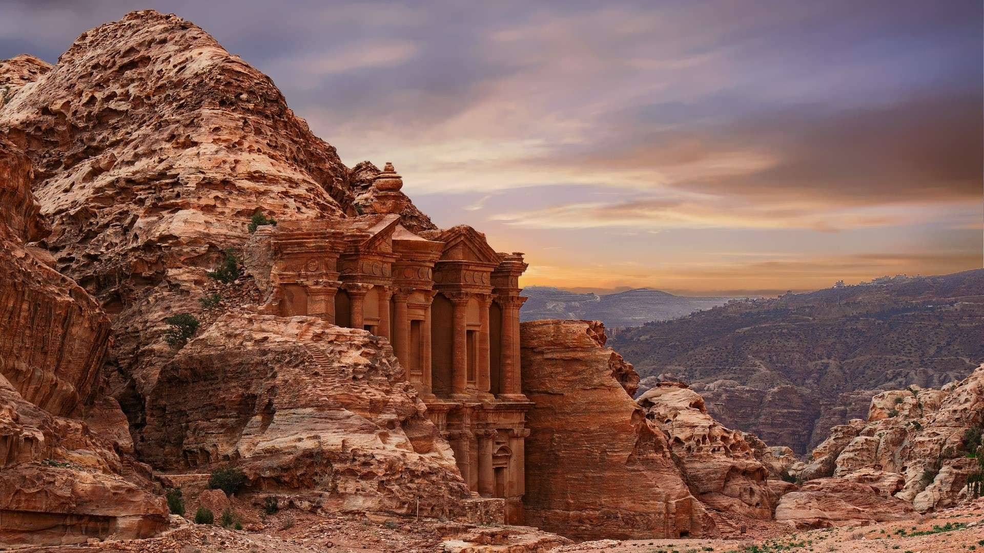 Lifestyle Toplists - 17 Bucket List Destinations - Wonders of the World!
