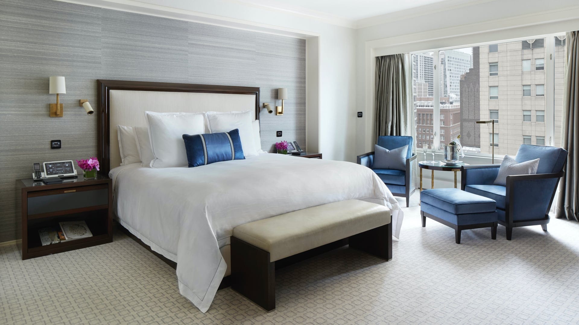 Bedroom at The Peninsula in Chicago at day time