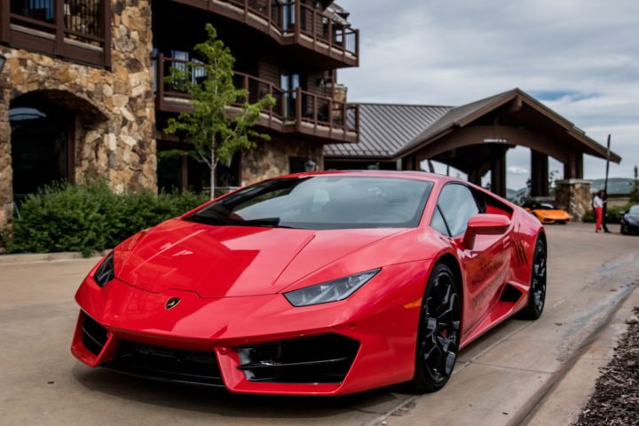 Testa en Lamborghini när du bor på Waldorf Astoria - 1