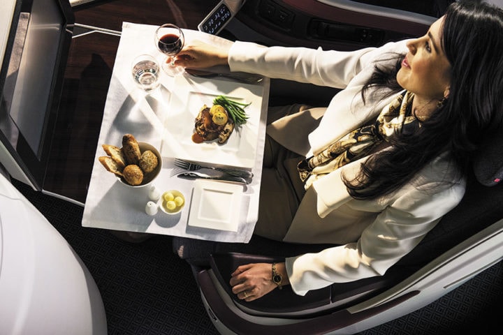Så bra äter man i första klass - Qatar Airways