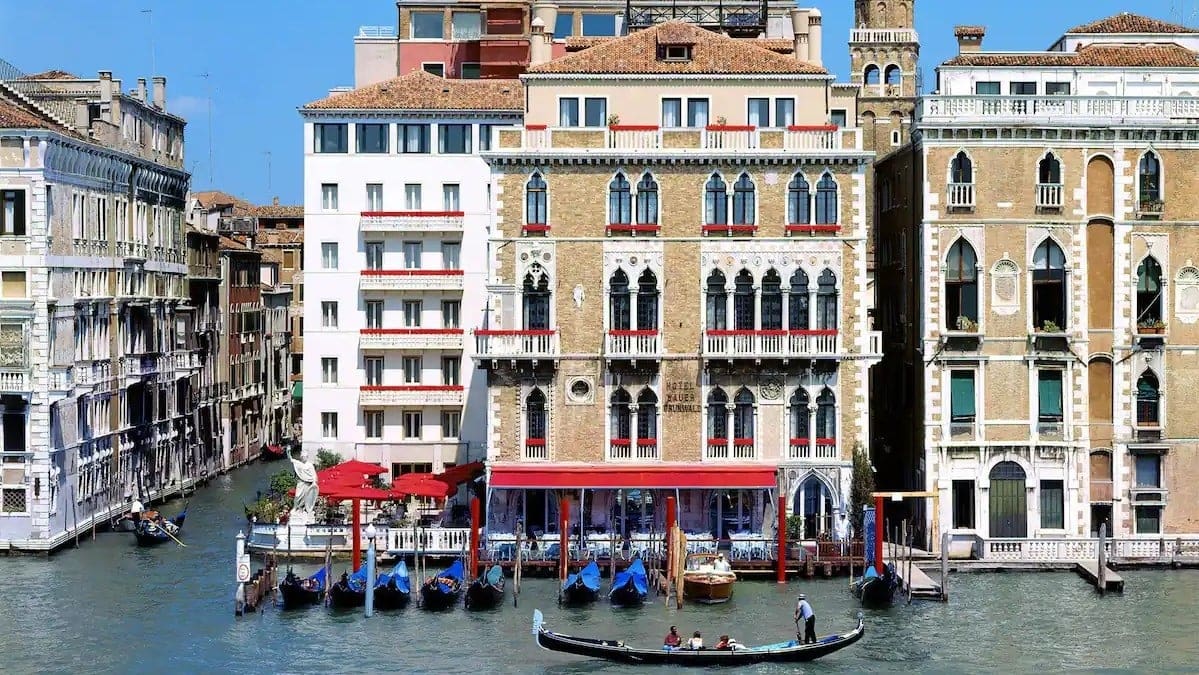 View of the Hotel Bauer Palazzo, ist river and beautiful boats