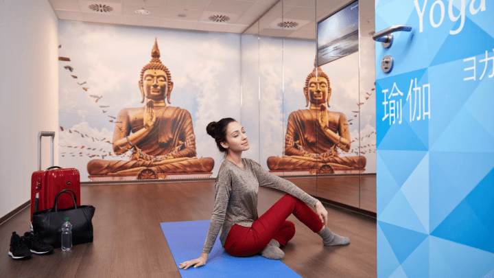 Stress ned og lad opp med Yoga på Frankfurt flyplass