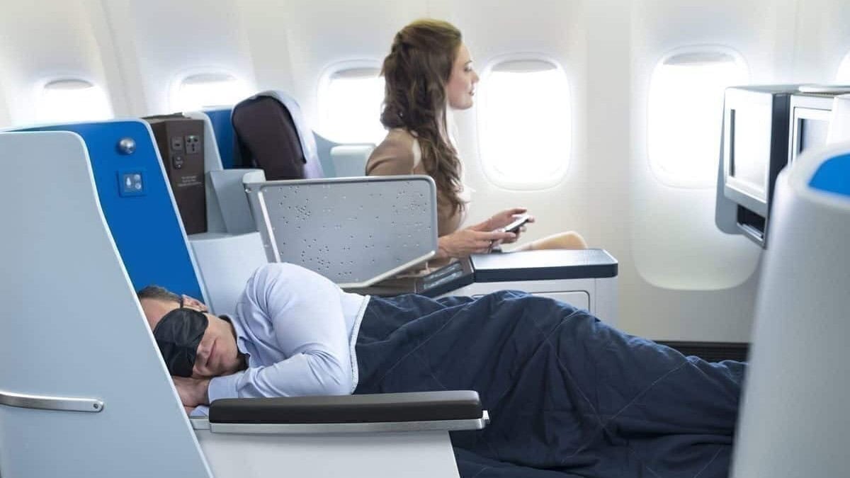 Airline review Cabin & Seat - KLM - 10