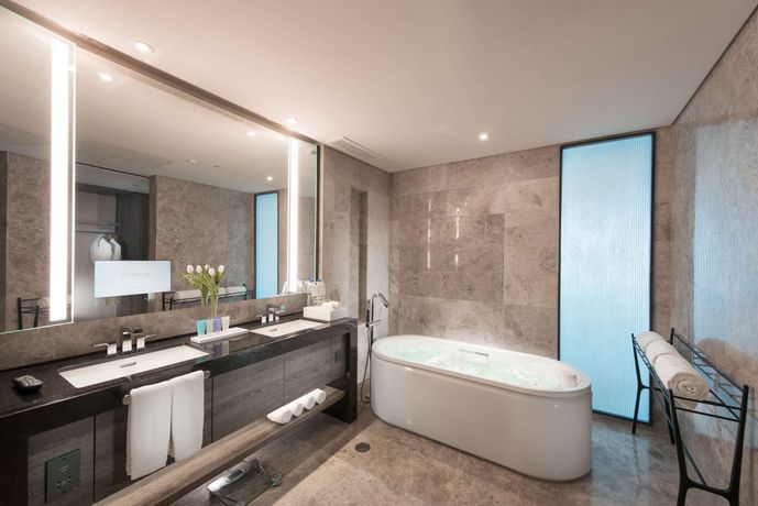 Conrad Manila - 24