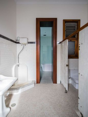 The Old Clare Hotel - 5