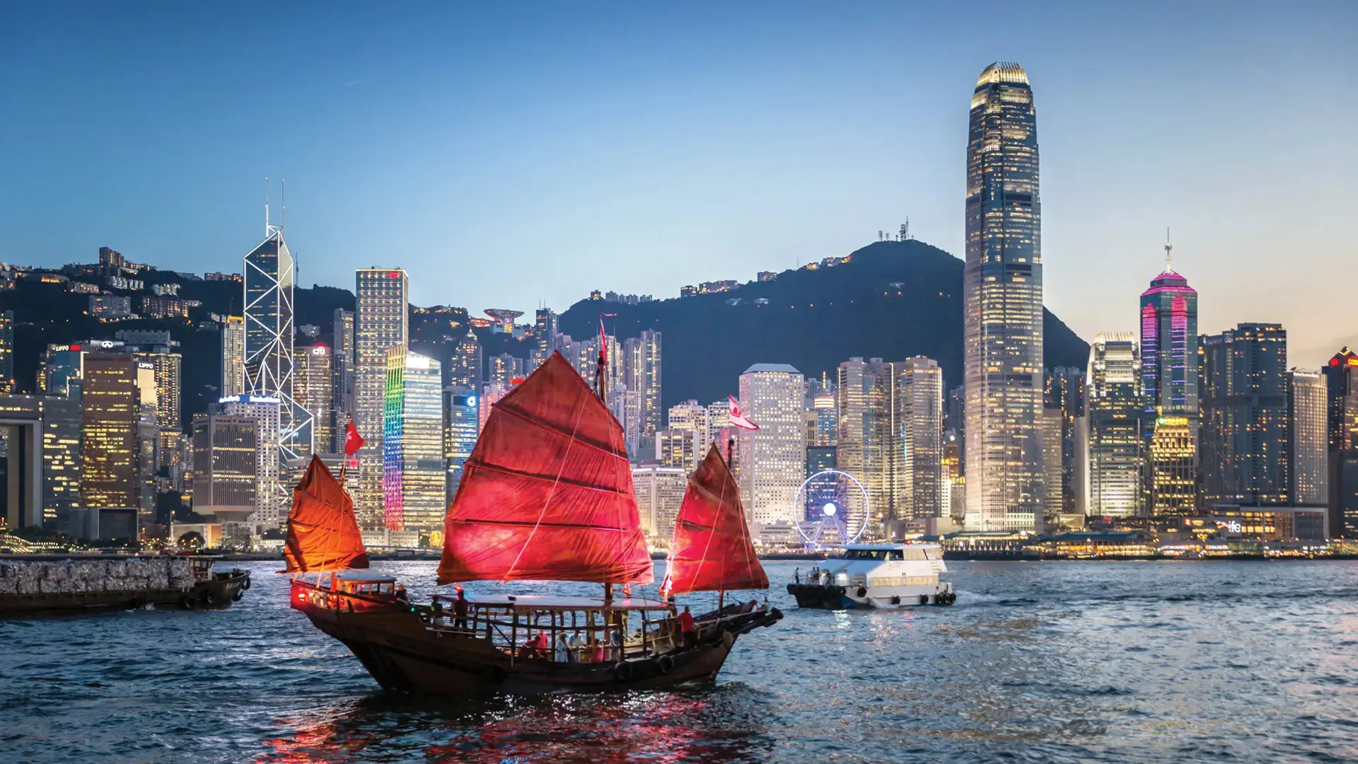 Hotel review Location' - Four Seasons Hotel Hong Kong - 4