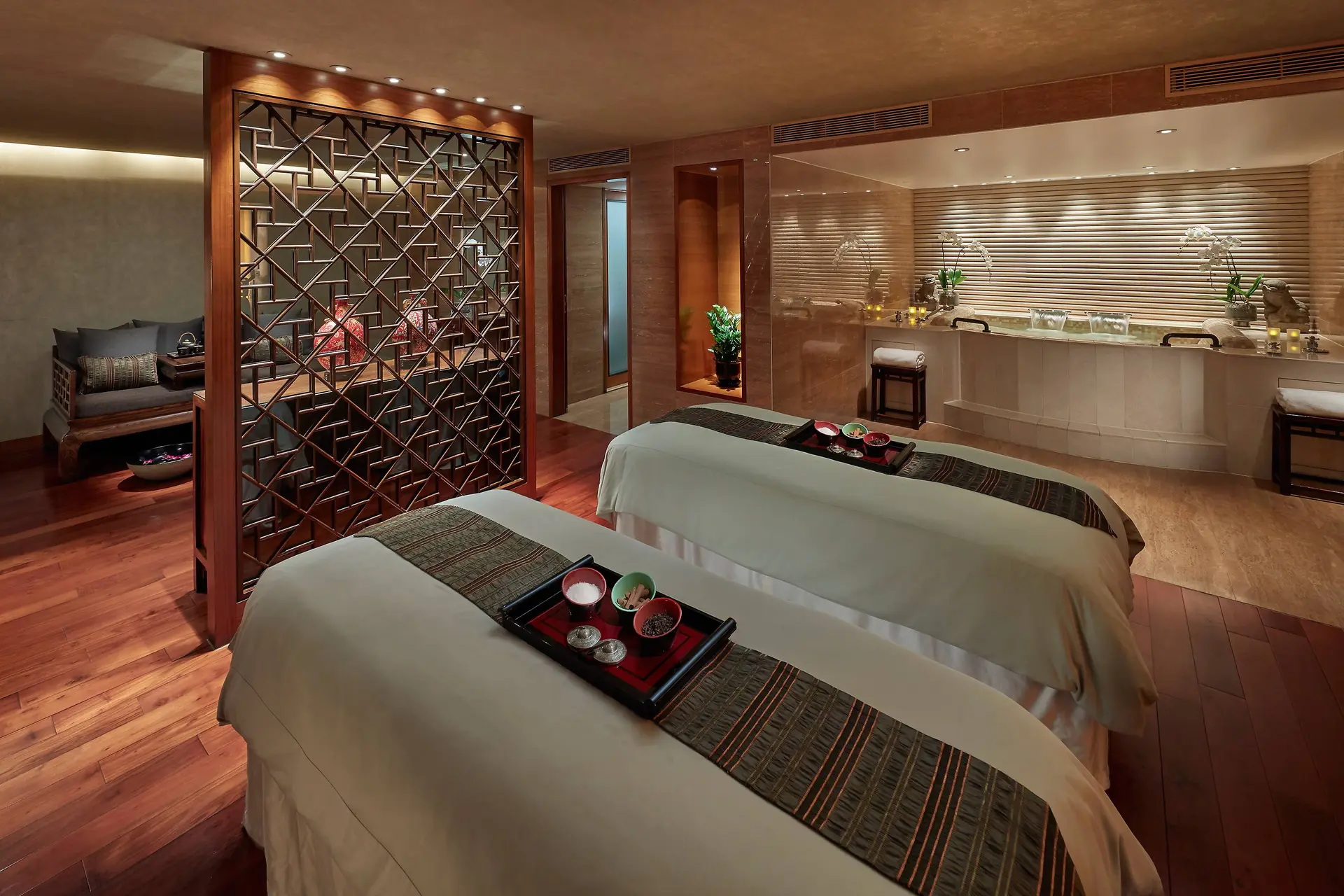 Hotel review Service & Facilities' - Mandarin Oriental Hong Kong - 2