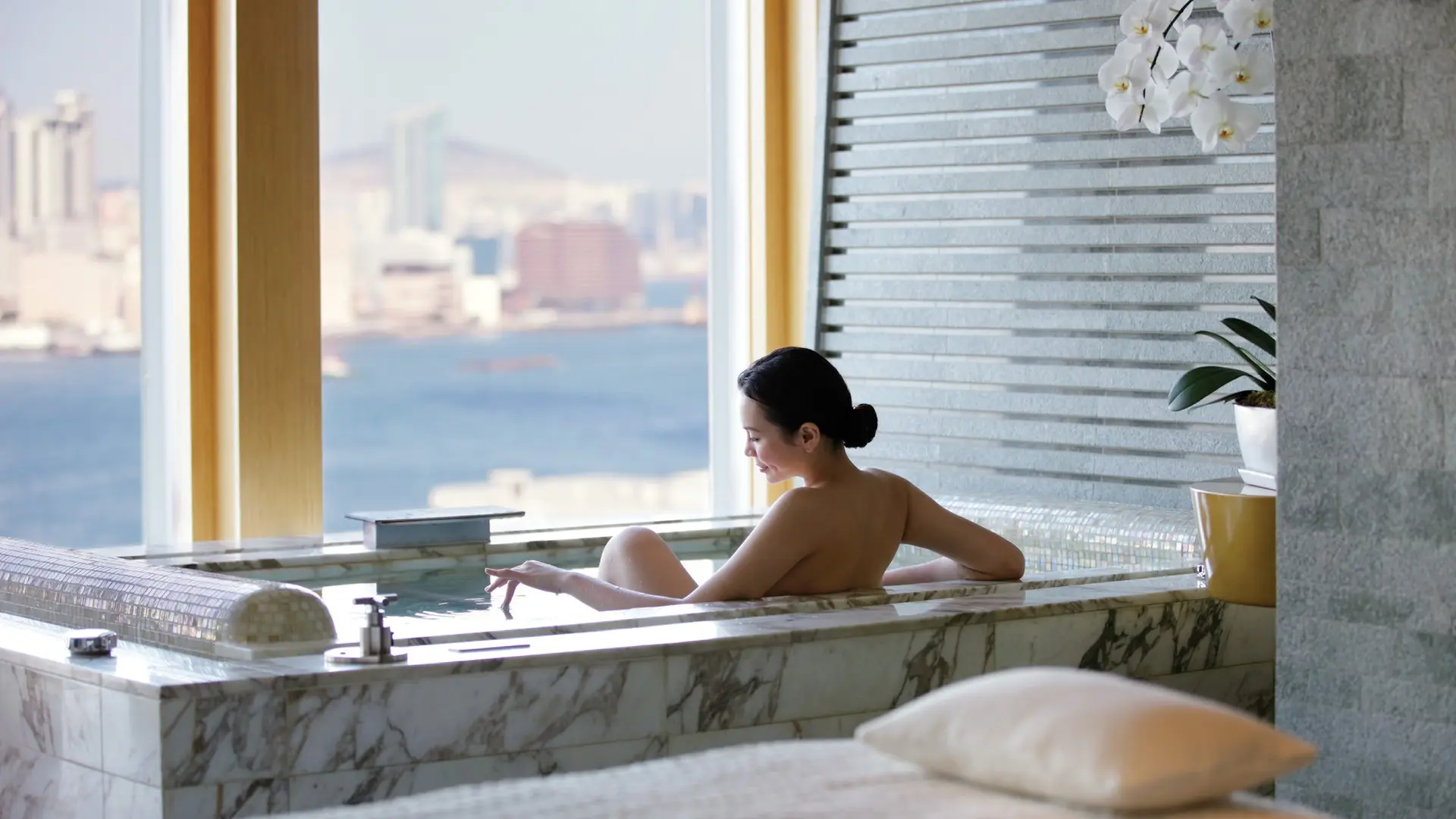 Review of Four Seasons Hotel Hong Kong