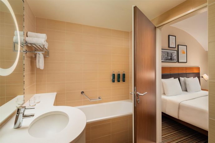 Verified hotel review - Hilton Frankfurt Airport - 11