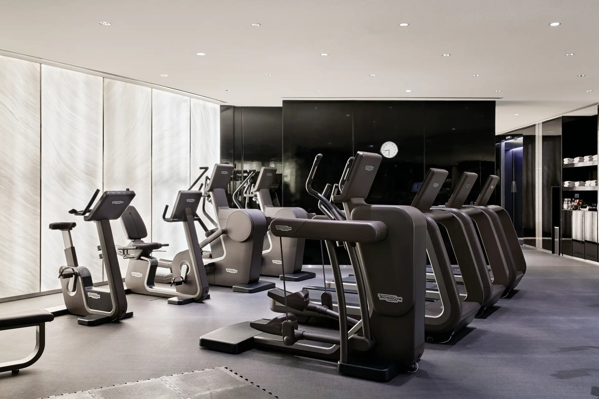 Hotel review Service & Facilities' - Armani Hotel Dubai - 2