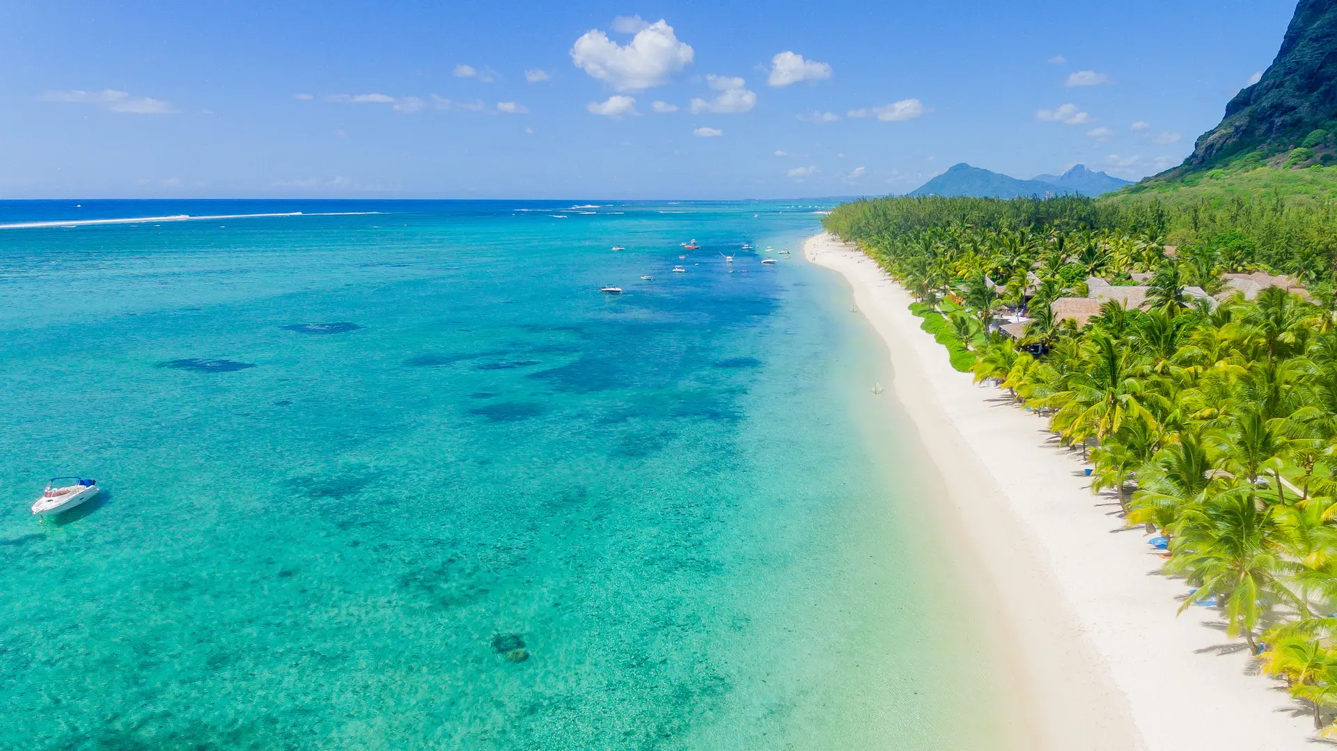 Hotel review Location' - LUX* Le Morne - 2