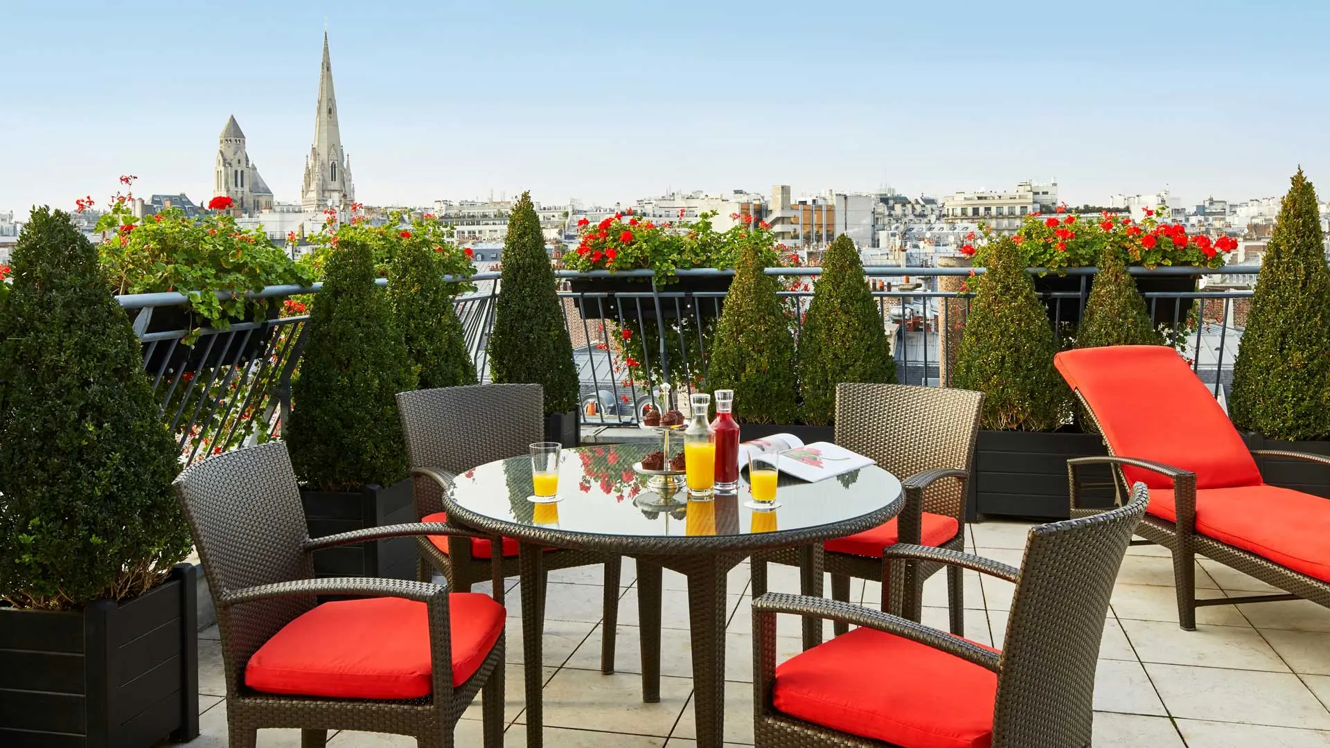 Hotel review Location' - Hôtel Plaza Athénée Paris - 1