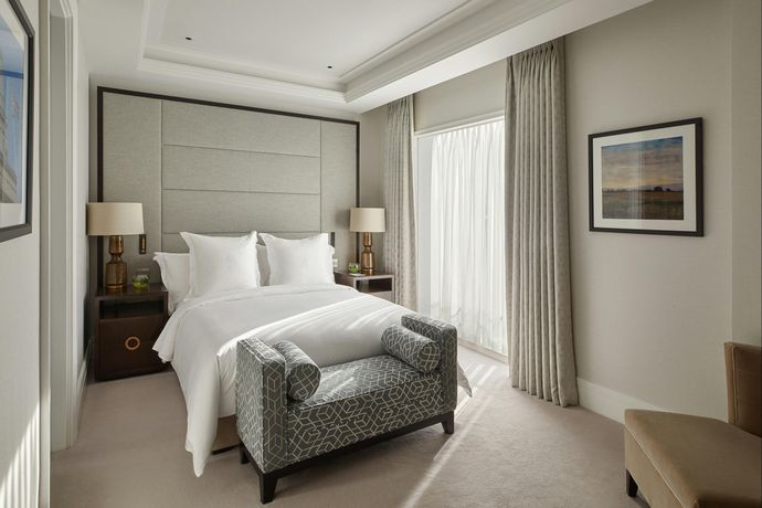 Four Seasons Hotel London at Ten Trinity Square - 2