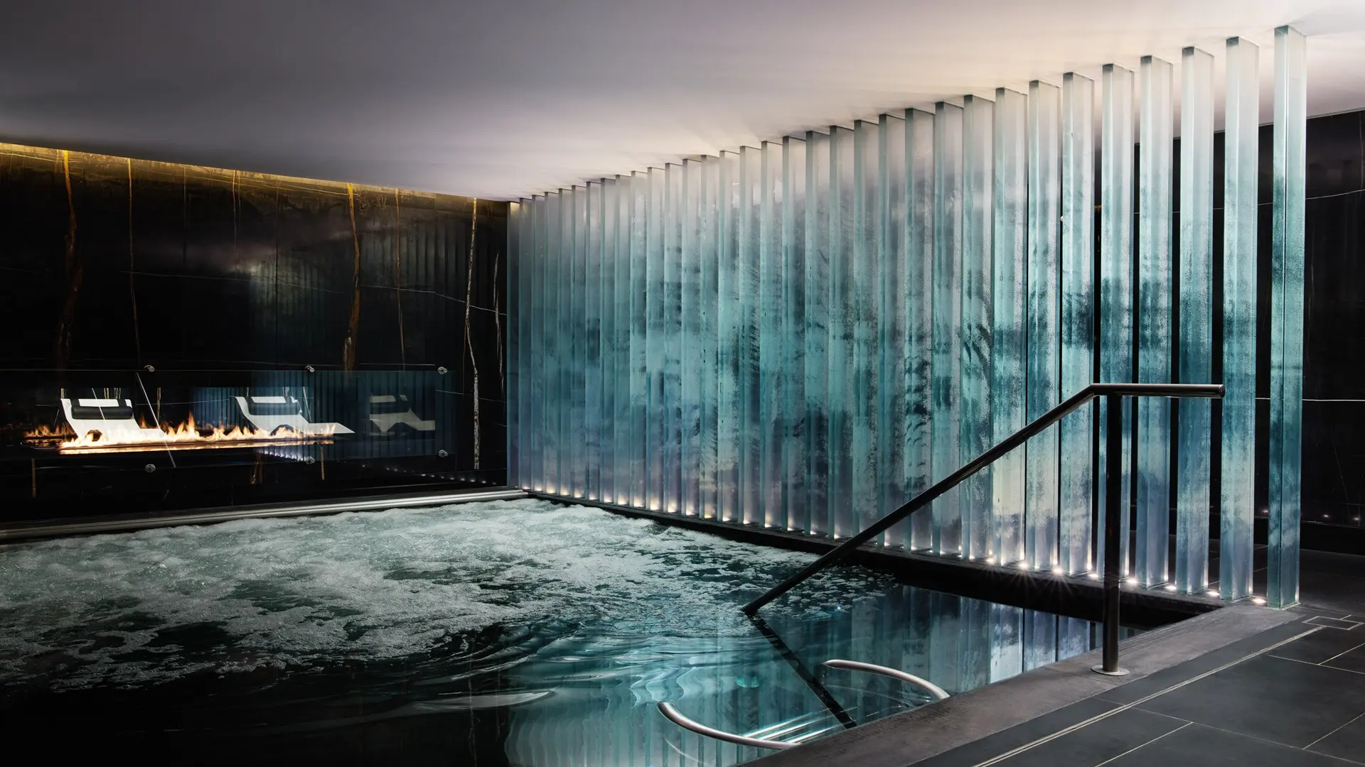 Hotel review Service & Facilities' - Corinthia London - 0