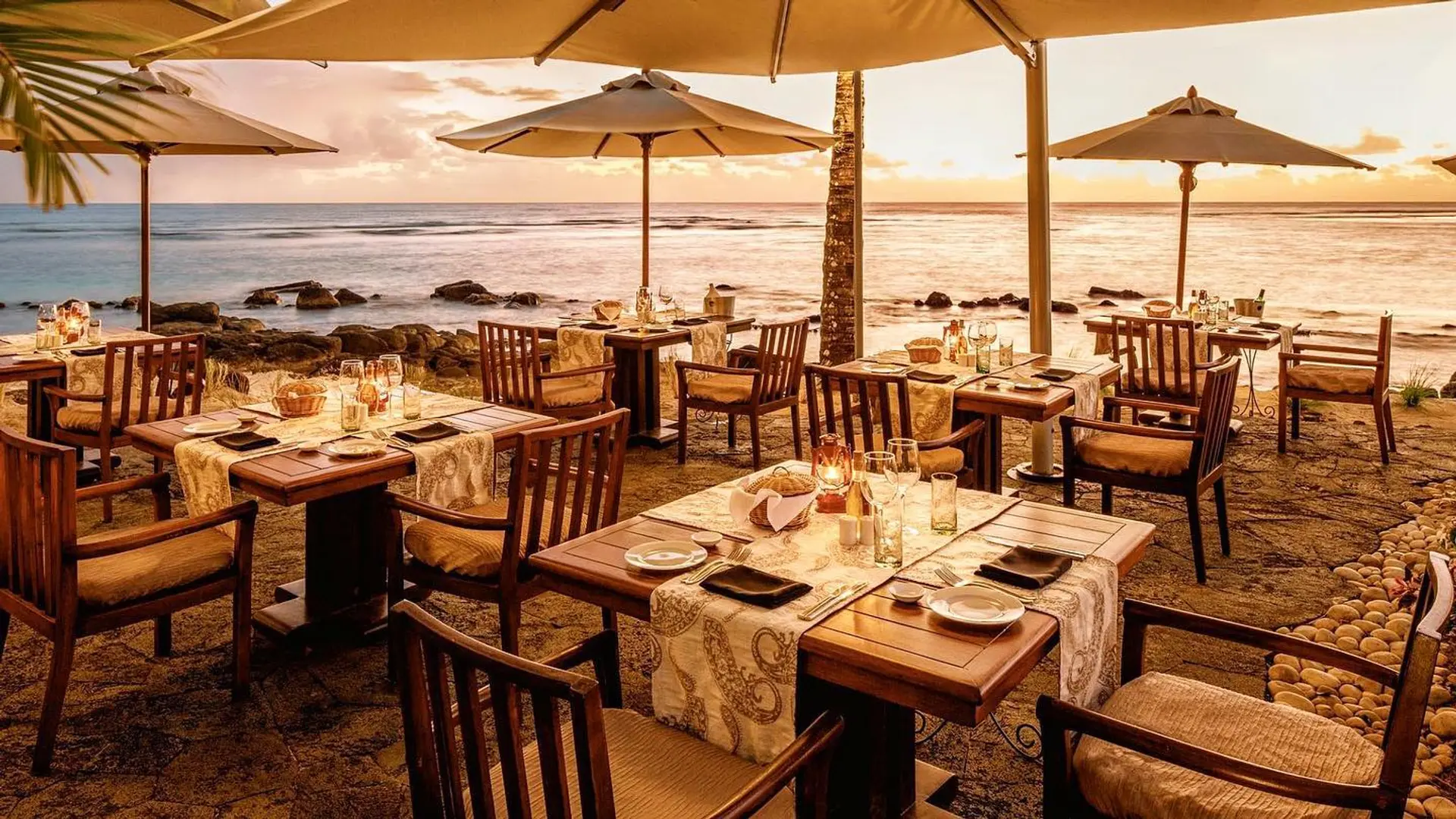 Hotel review Restaurants & Bars' - The Oberoi Mauritius - 0