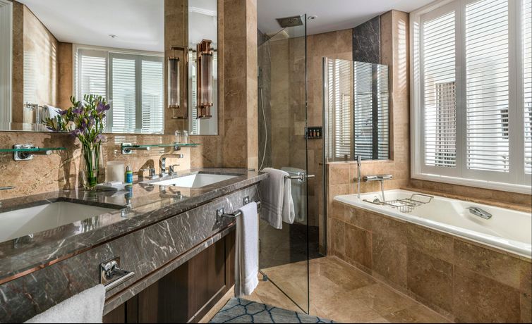 Verified hotel review - Four Seasons Hotel Singapore - 39