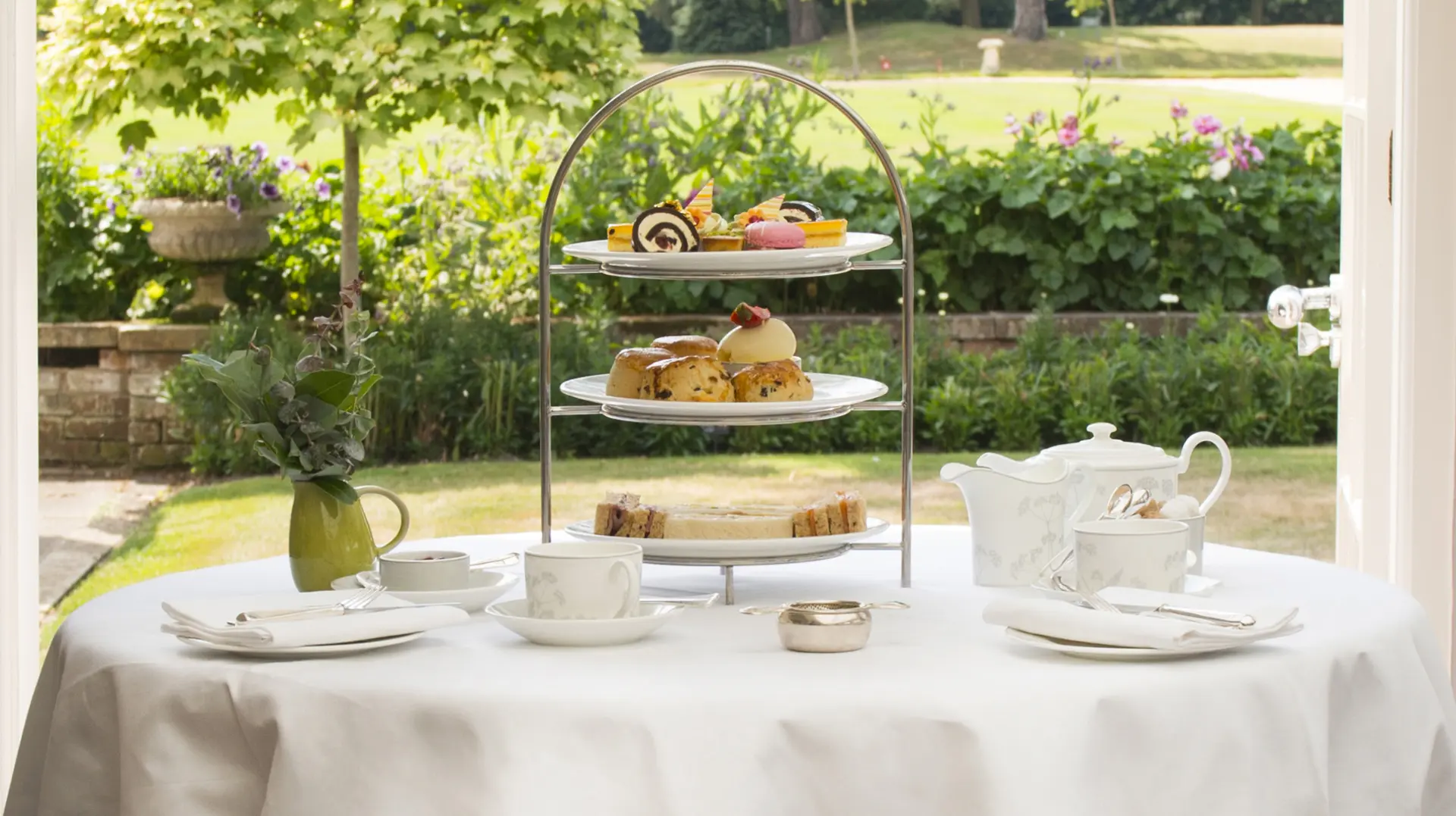 Hotel review Restaurants & Bars' - Chewton Glen Hotel - 4